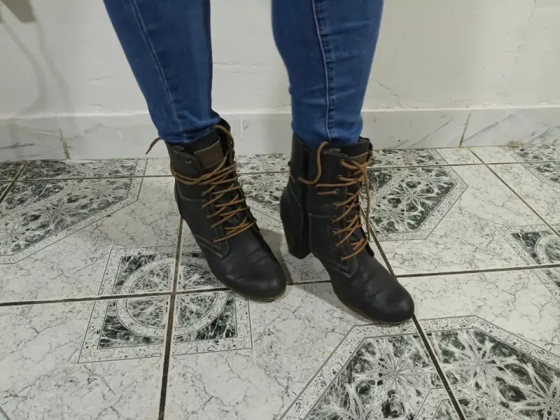 Botines de cuero negro con cordones - 1