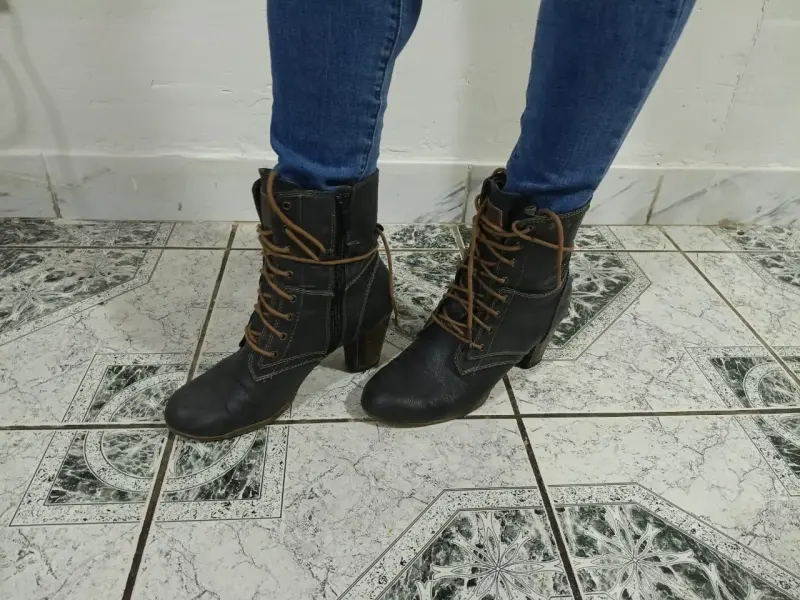 Botines de cuero negro con cordones - 2