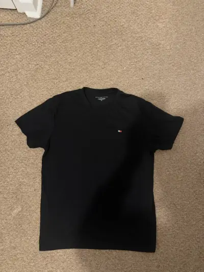 Polera negra Tommy Hilfiger para hombre - miniatura 1