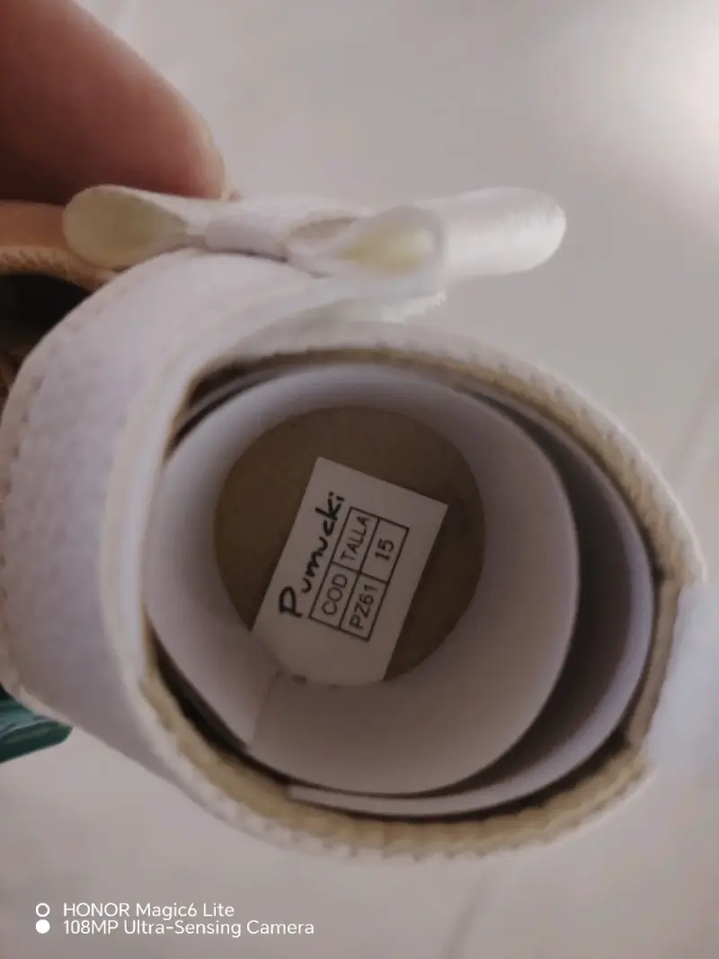Zapatos de bebé blancos con lazo - 2