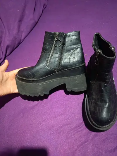 Botines negros de plataforma con cierre lateral - miniatura 1