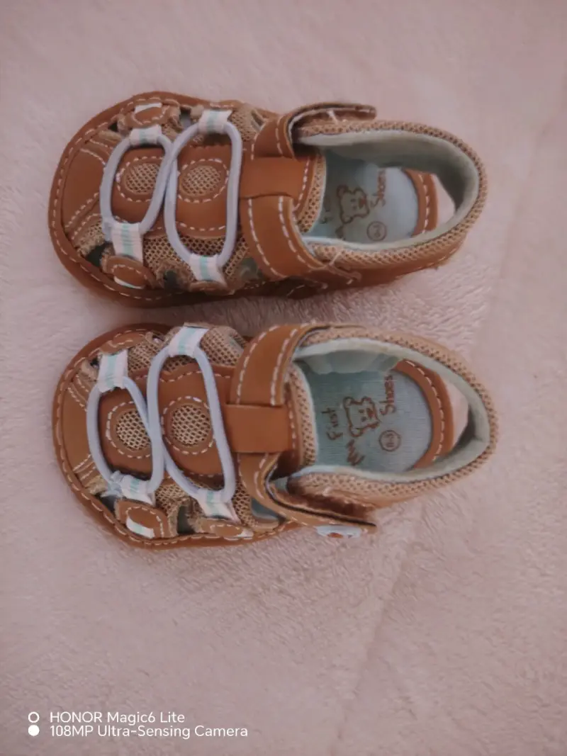 Sandalias para bebé color marrón con velcro