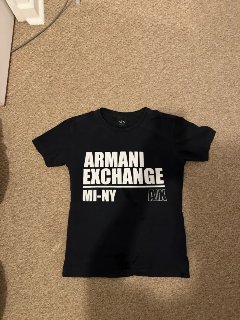 Polera Armani Exchange negra con logo - 1