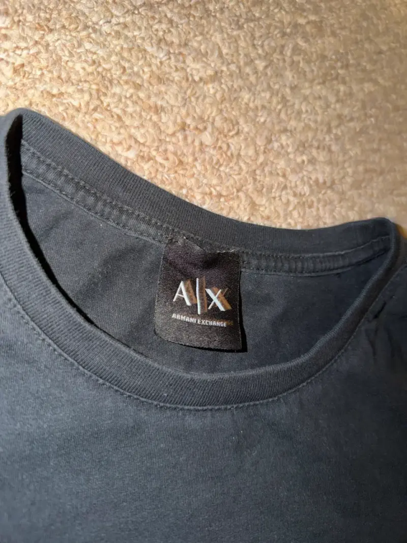 Polera Armani Exchange negra con logo - 2
