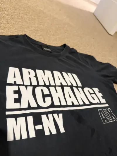 Polera Armani Exchange negra con logo - miniatura 3