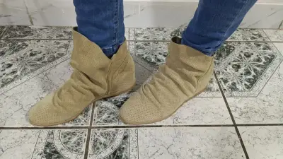 Botines beige de gamuza para mujer - miniatura 1