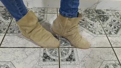 Botines beige de gamuza para mujer - miniatura 2