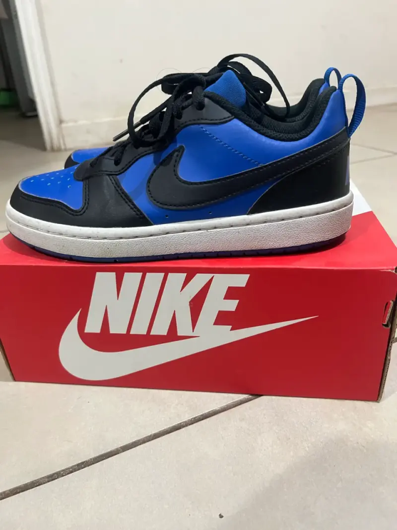 Zapatillas Nike azules y negras para niñ@s unisex - 1