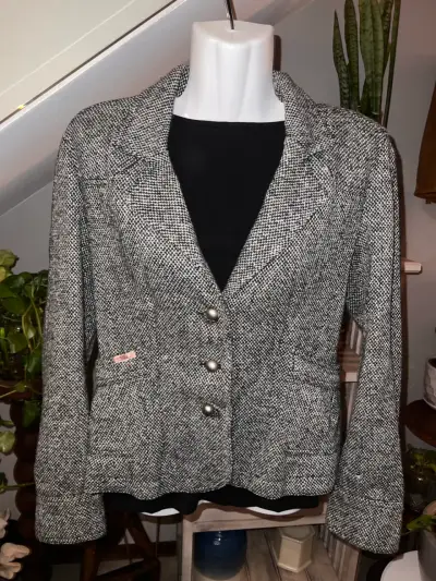 Blazer de mujer gris con botones decorativos - miniatura 1