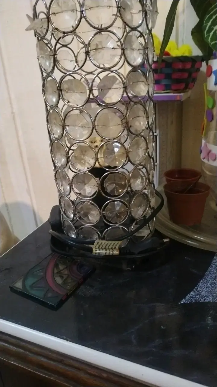 Lámpara decorativa de cristal con diseño moderno - 1