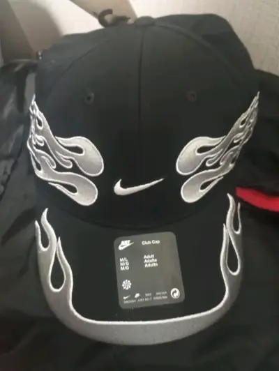 Gorra Nike Club OG Flamed negra con diseño de llamas - miniatura 3