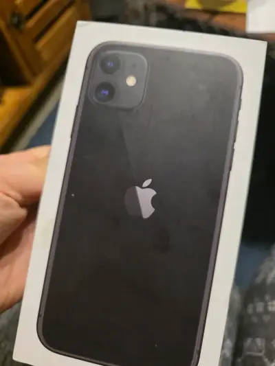 iPhone 11 en caja color negro - miniatura 3