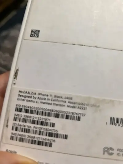 iPhone 11 en caja color negro - miniatura 4