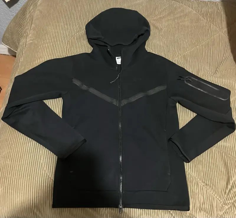 Polerón negro Nike Tech SS22 talla XS - 1