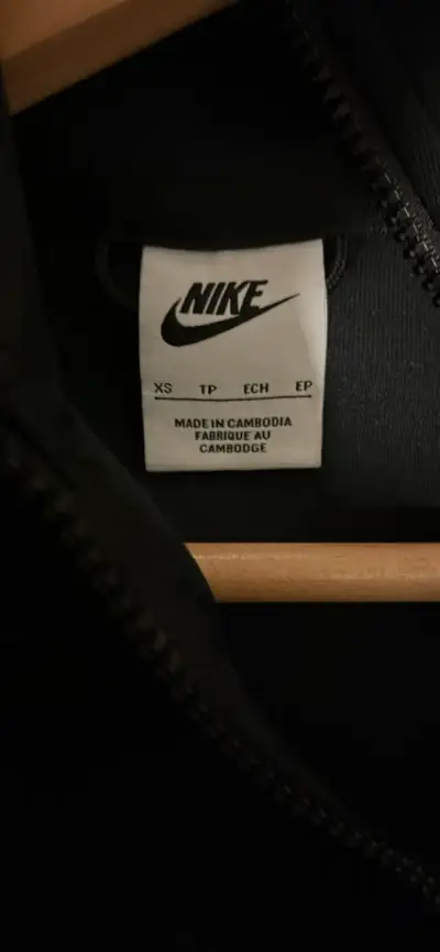 Polerón negro Nike Tech SS22 talla XS - miniatura 3
