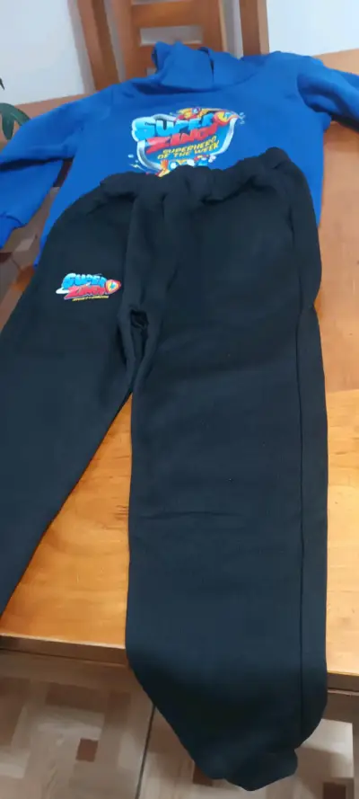 Conjunto de polerón y pantalón SuperZings para niños - miniatura 2