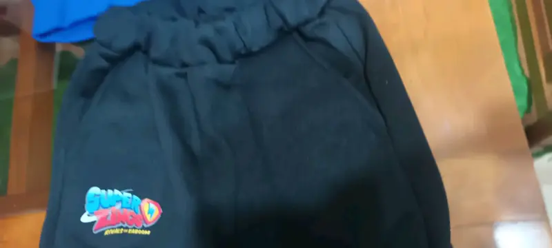 Conjunto de polerón y pantalón SuperZings para niños - 4