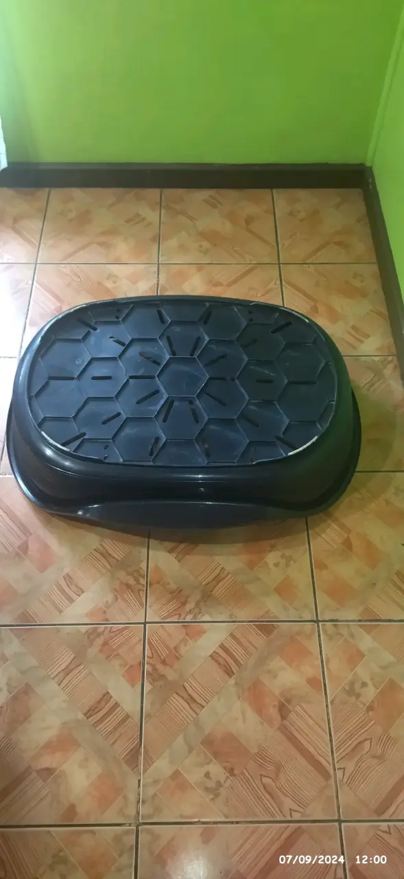 Cama plástica para mascotas tamaño grande - 2