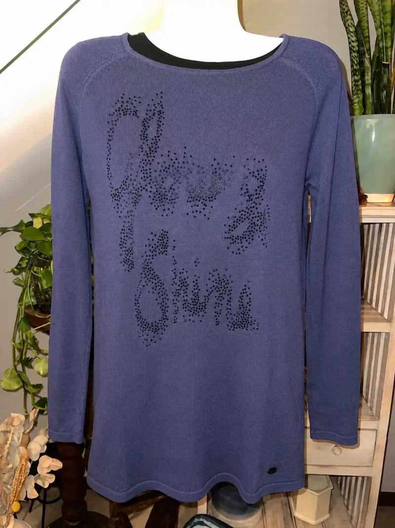 Polera larga azul con diseño brillante - 1