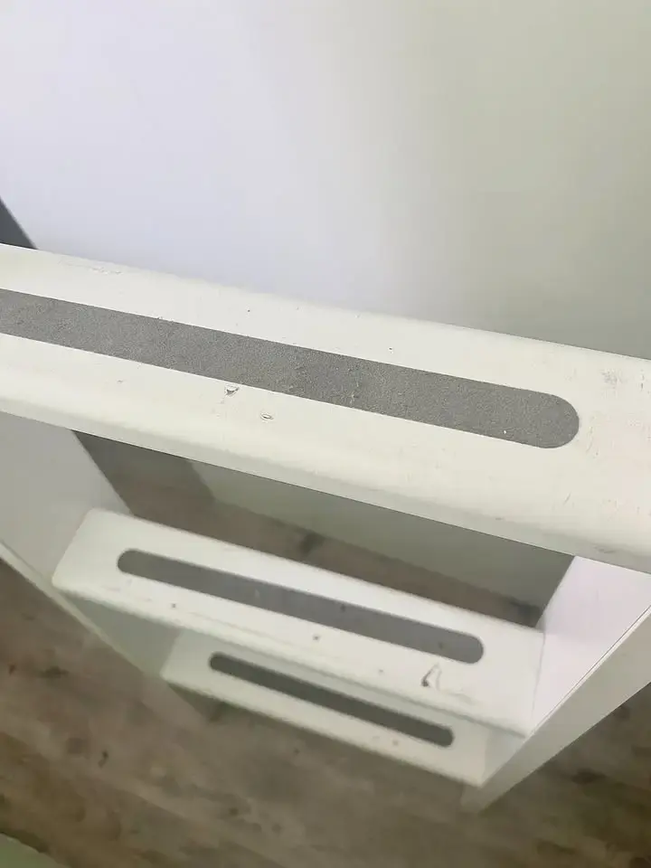 Cama alta con escritorio y closet SMASTAD Ikea - 4