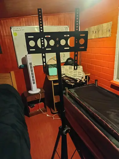 Soporte de TV ajustable con trípode - miniatura 1