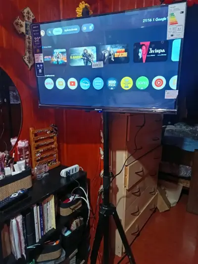 Soporte de TV ajustable con trípode - miniatura 3
