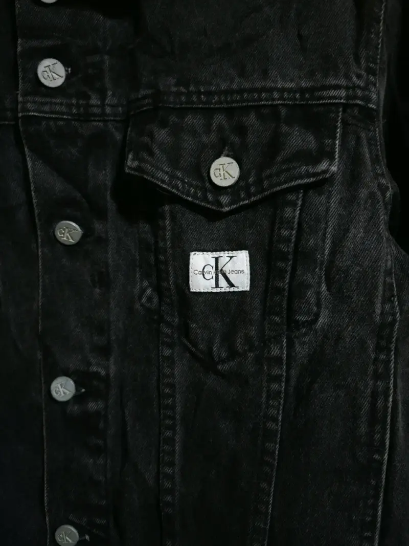 Chaqueta de mezclilla Calvin Klein negra - 2