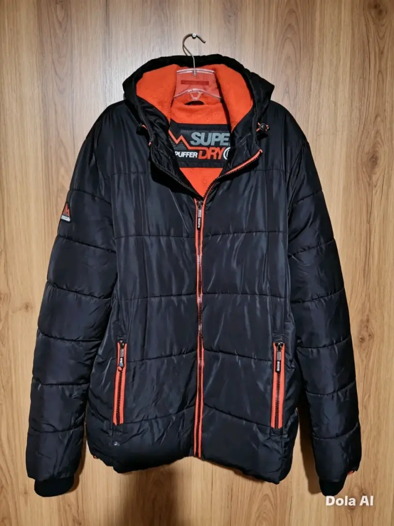 Chaqueta acolchada Superdry negra con capucha