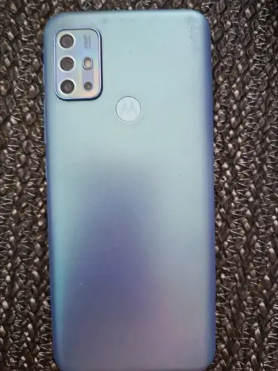 Smartphone Motorola con triple cámara - miniatura 1