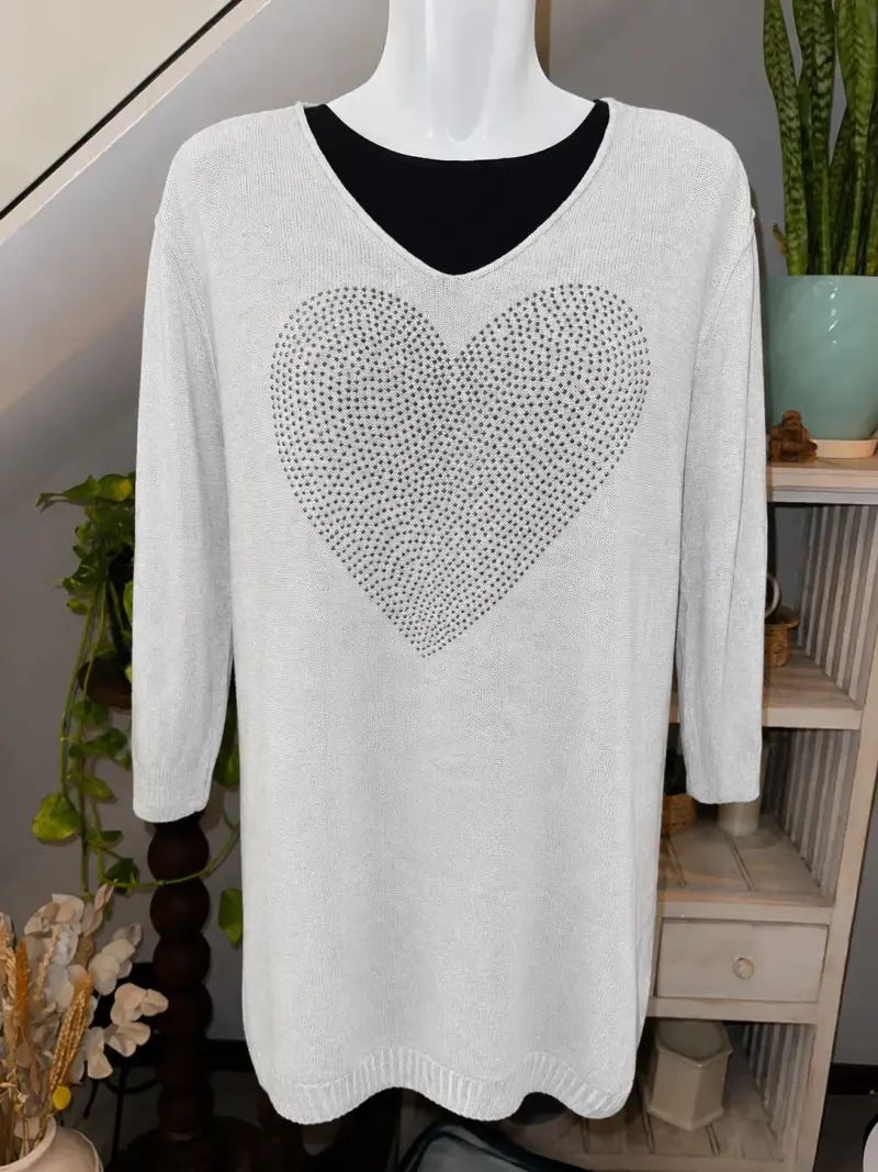Polera gris con diseño de corazón brillante - 2