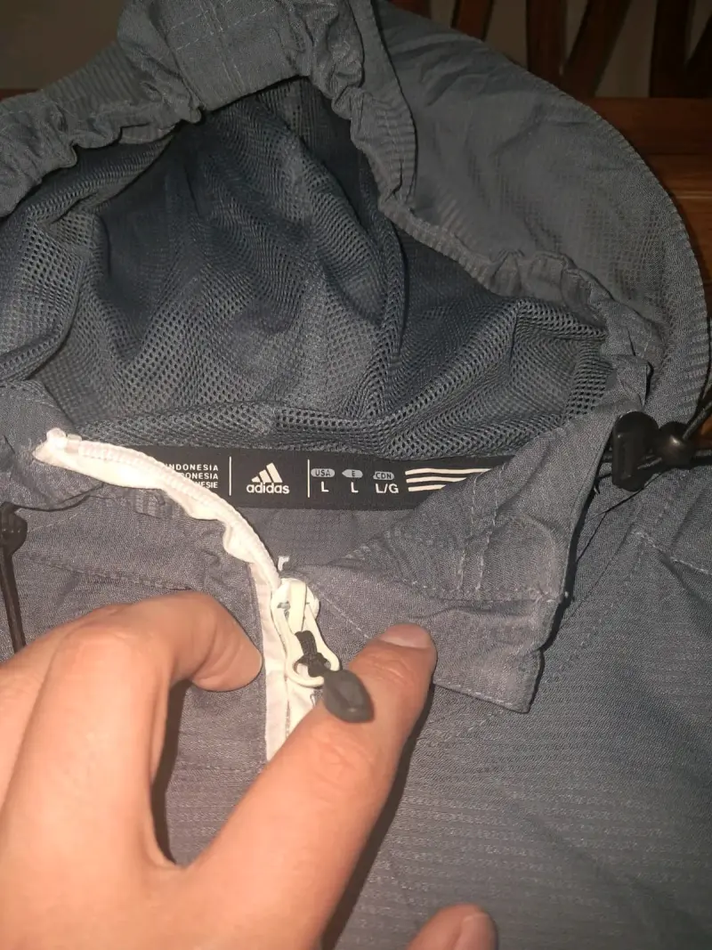 Chaqueta deportiva Adidas gris con capucha talla L - 2