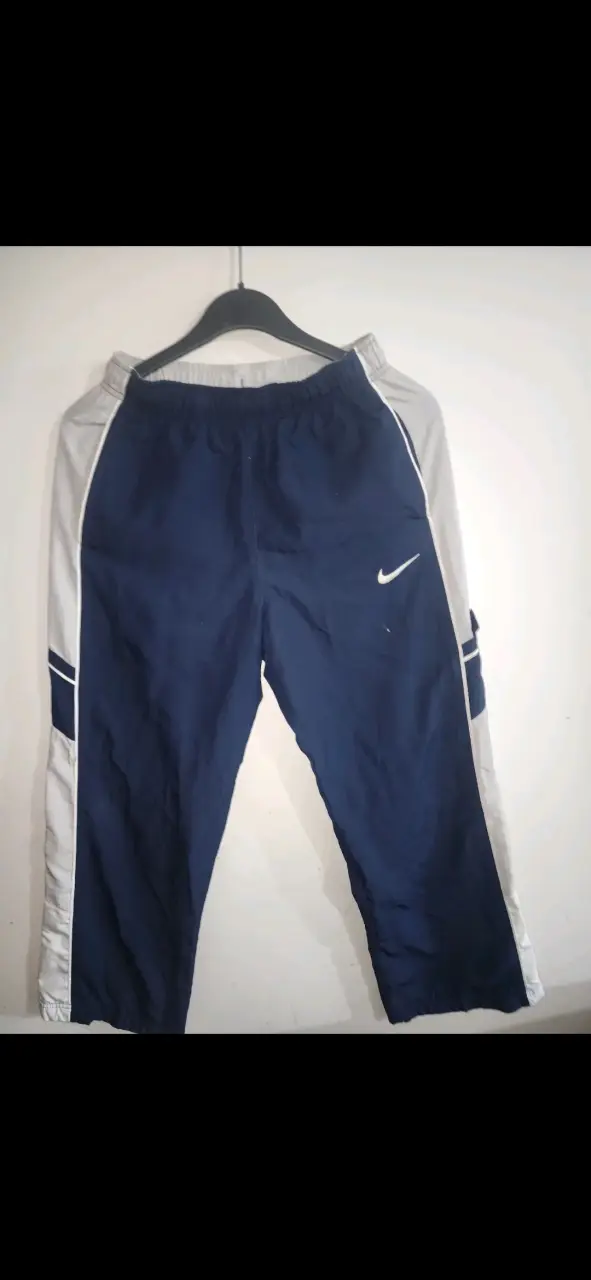 Pantalones deportivos Nike azul y blanco