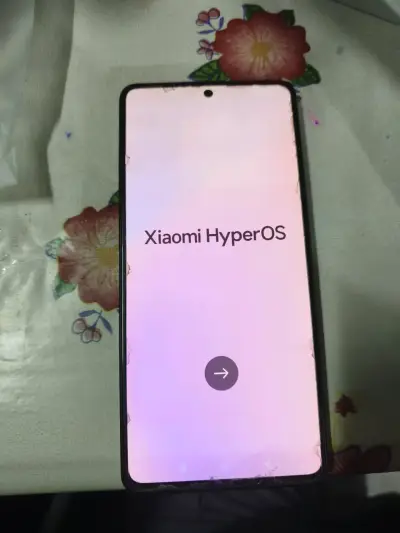 Smartphone Xiaomi con HyperOS - miniatura 1
