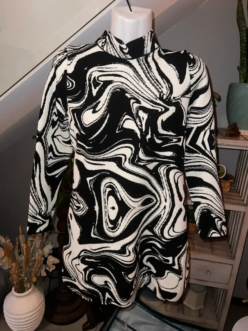 Vestido de punto estampado en blanco y negro - 1
