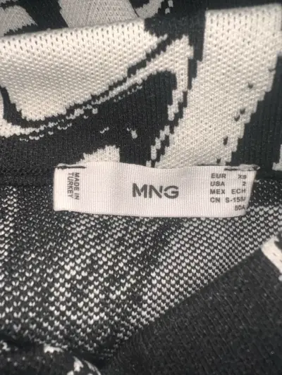 Vestido de punto estampado en blanco y negro - miniatura 3