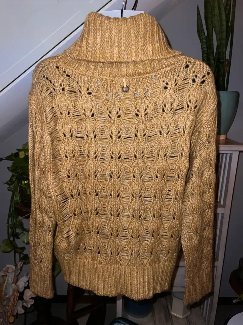 Sweater de punto grueso color mostaza - 2