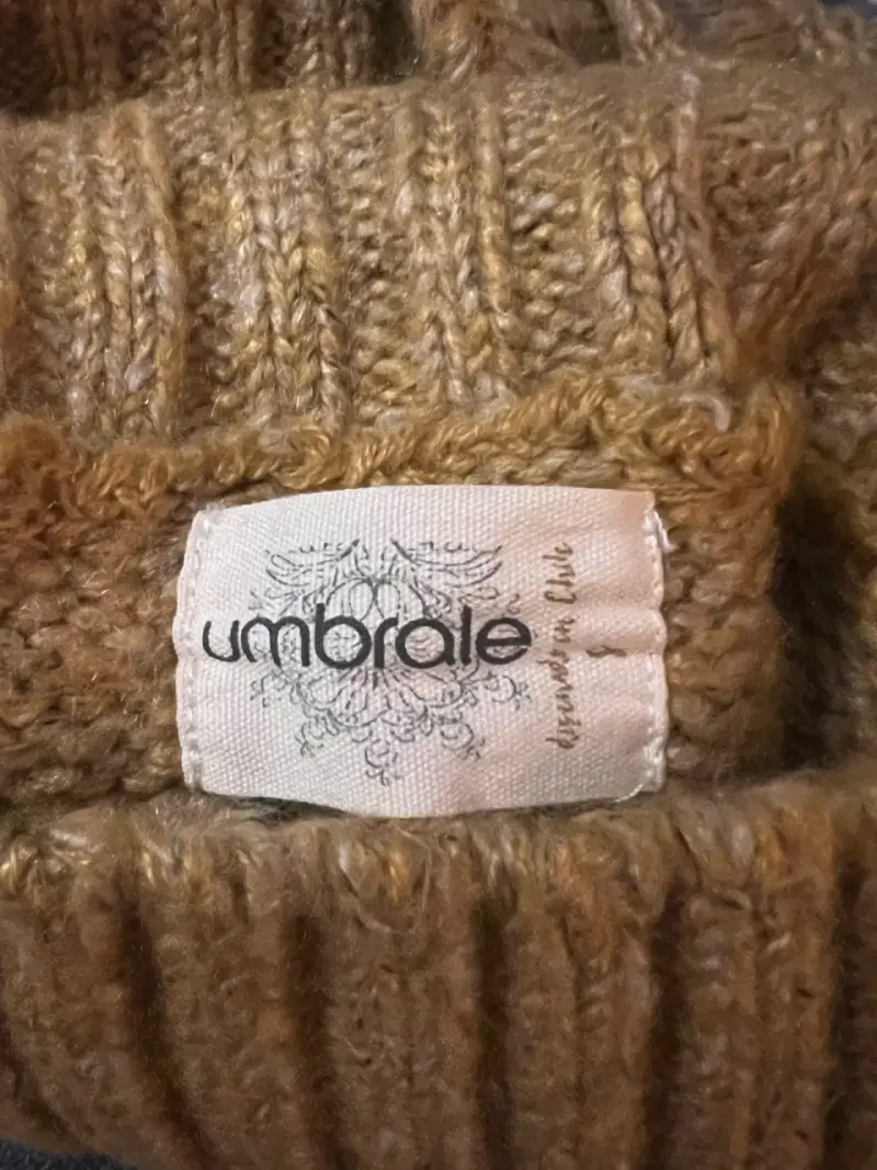 Sweater de punto grueso color mostaza - 4