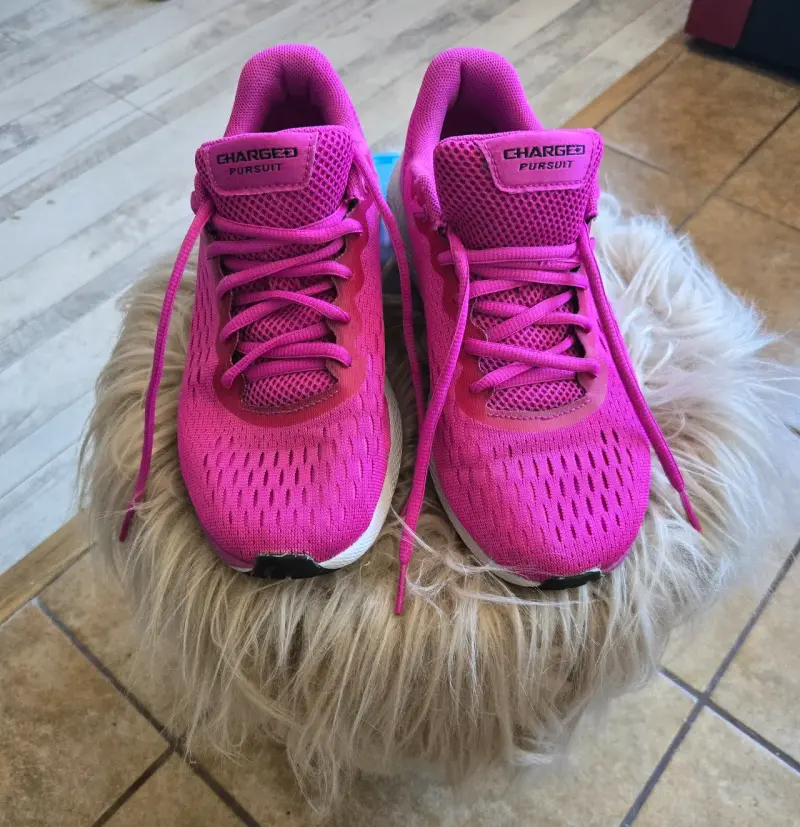 Zapatillas deportivas Under Armour y polera E - 3