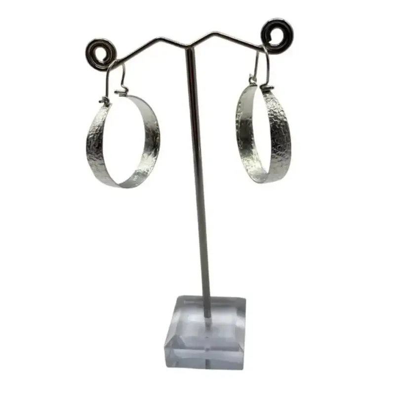 Aros de plata 950 modelo Bote martillado