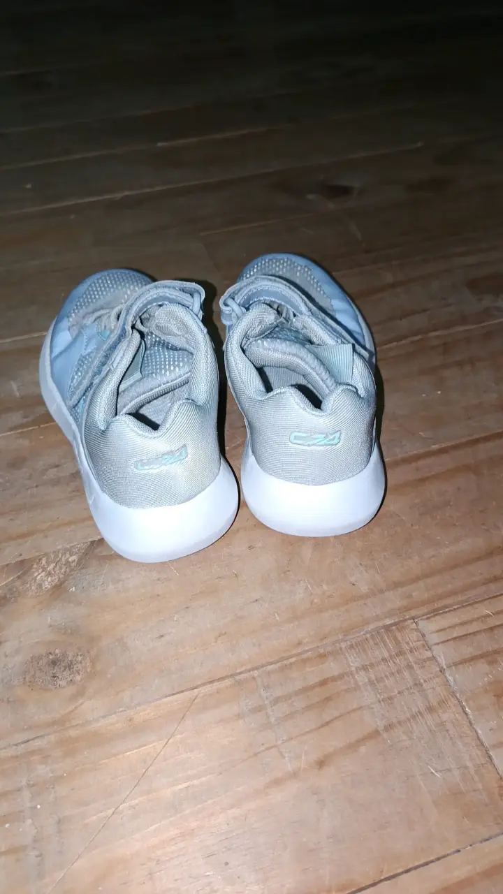 Zapatillas deportivas grises para niños talla 29 - 1