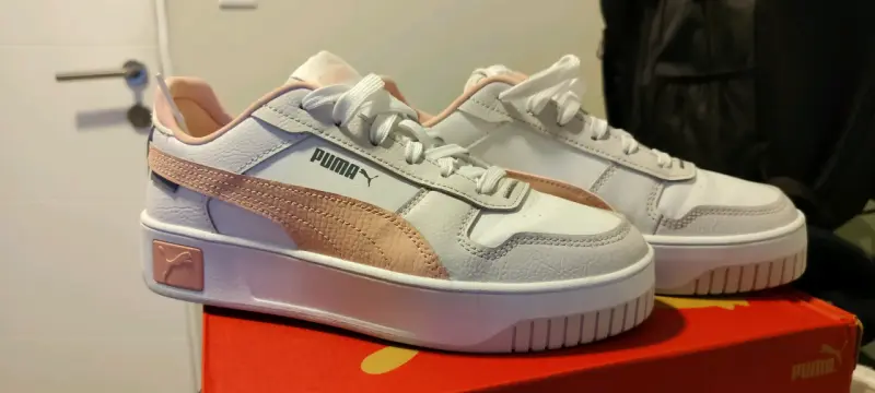 Zapatillas deportivas Puma blancas y rosadas