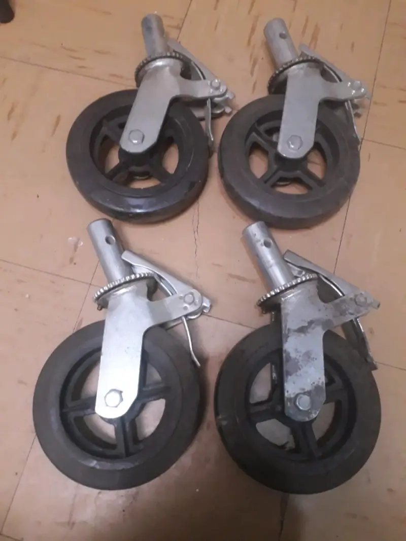 Juego de 4 ruedas giratorias de goma para andamios