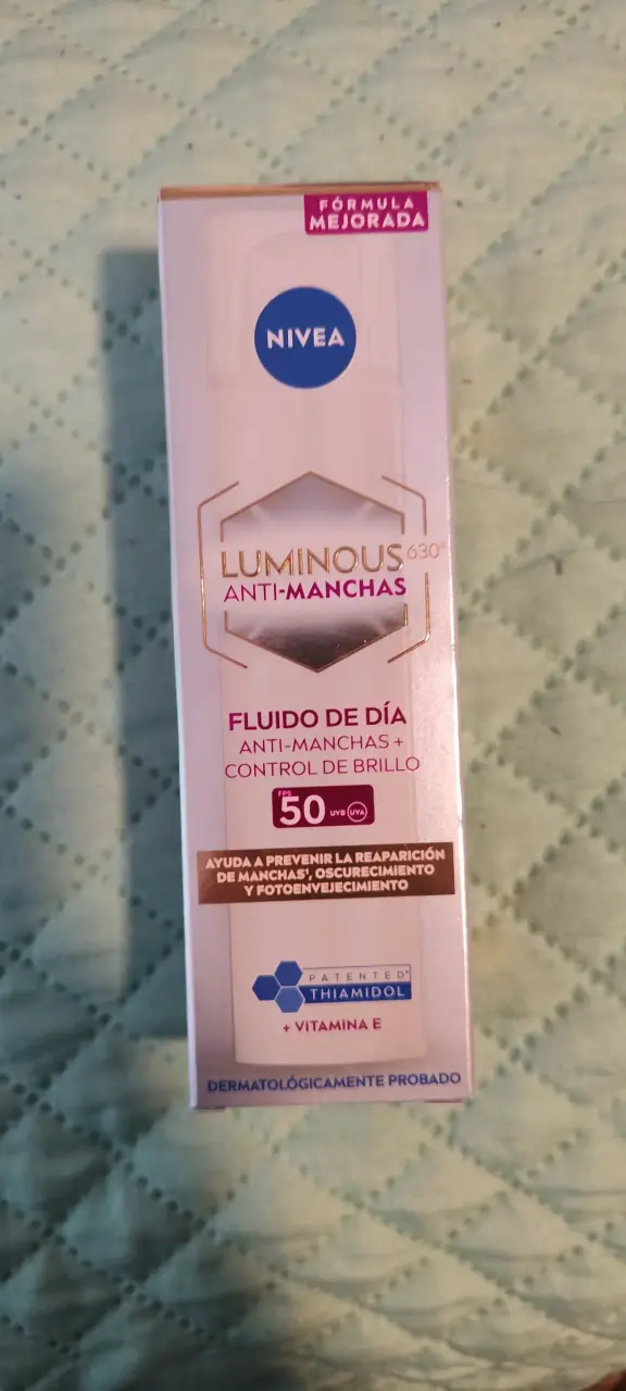 Fluido de Día Nivea Luminous 630 Anti-Manchas FPS 50
