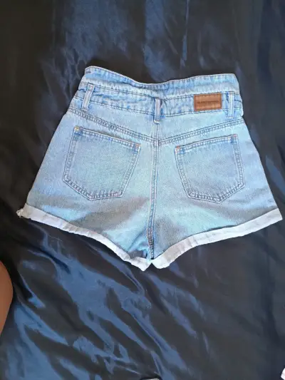 Shorts de mezclilla azul para mujer - miniatura 2