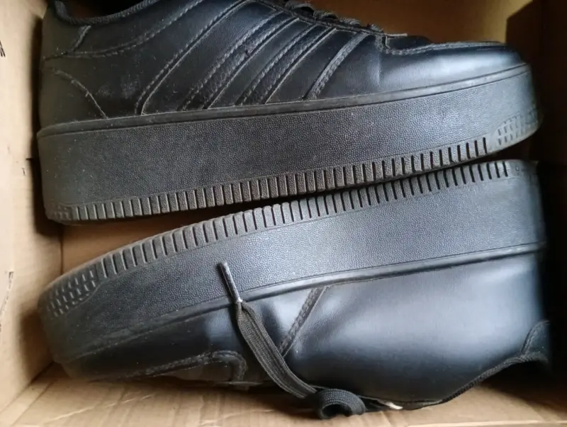 Zapatillas negras de plataforma para mujer - 1
