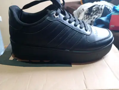 Zapatillas negras de plataforma para mujer - miniatura 2