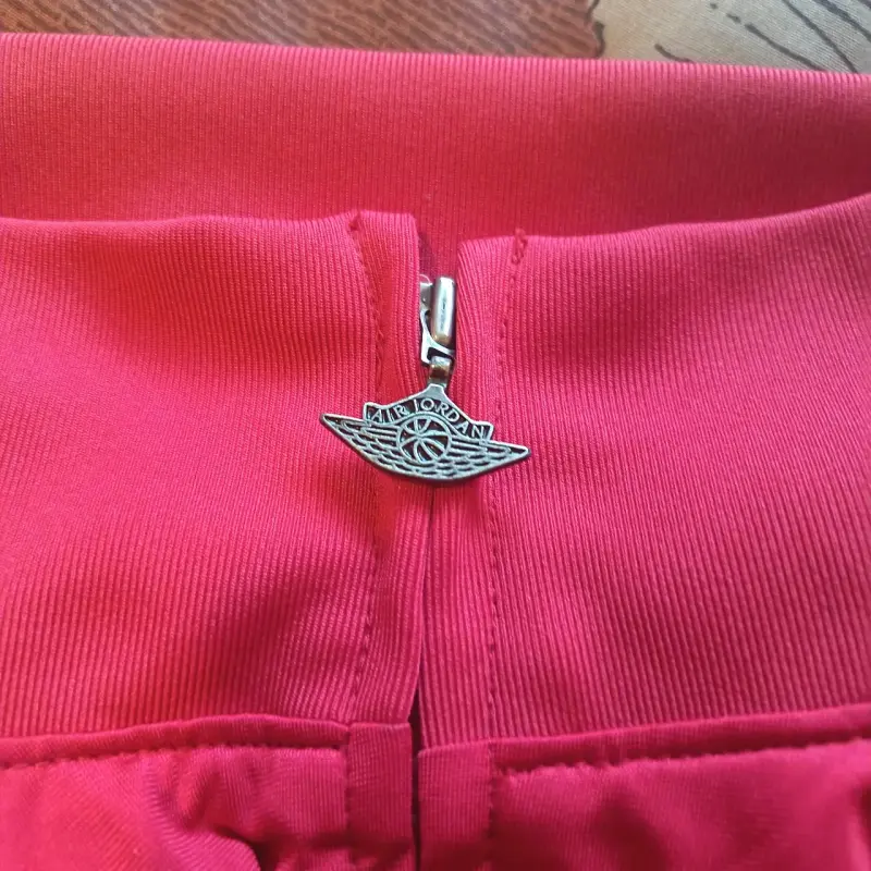 Chaqueta deportiva roja con diseño Jordan - 4
