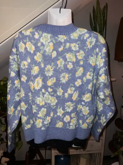 Sweater de flores azul y amarillo para mujer - miniatura 1