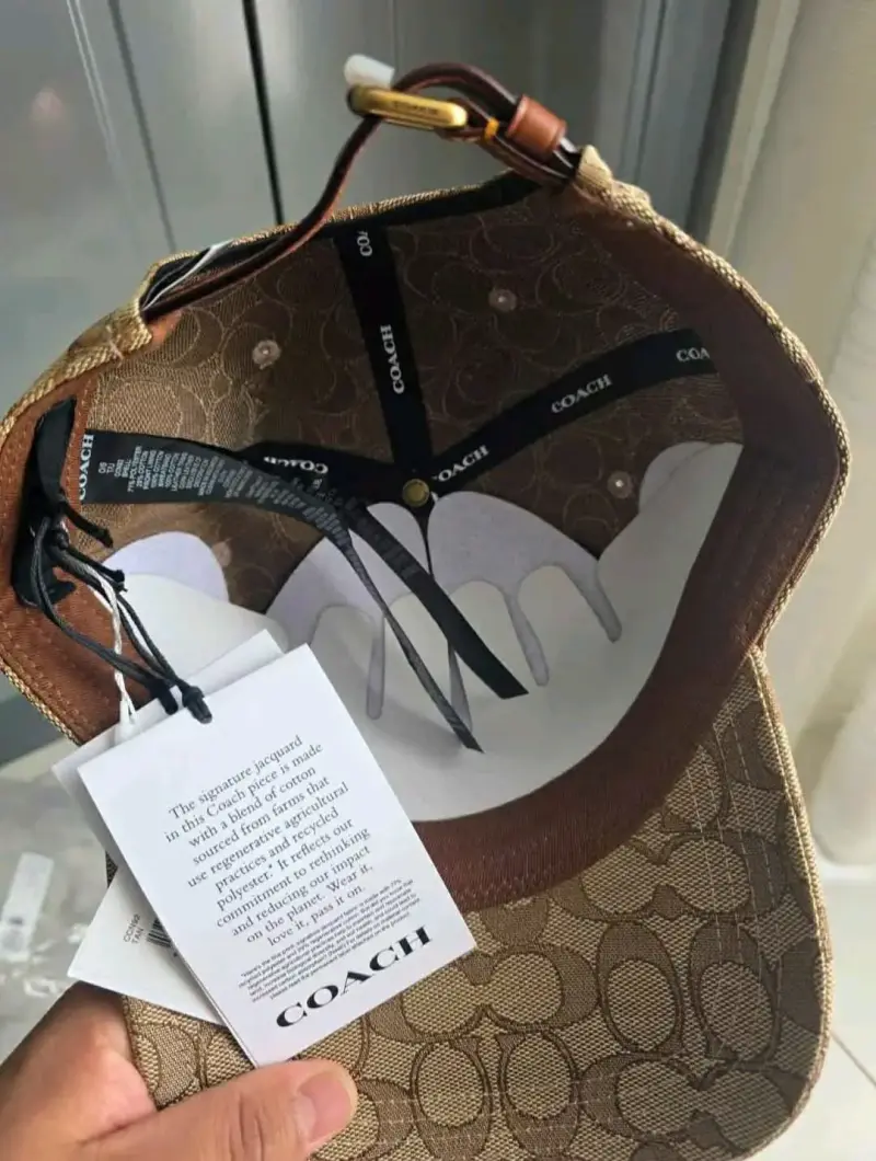 Gorra Coach beige con monograma - 2