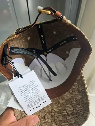 Gorra Coach beige con monograma - miniatura 2